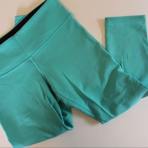 Lululemon Reversible Wunder Under crops size 6